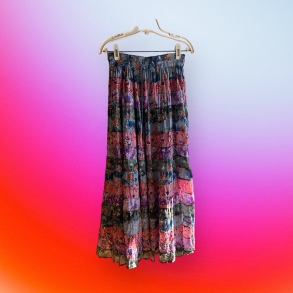 HER STYLE Tiered Floral Skirt